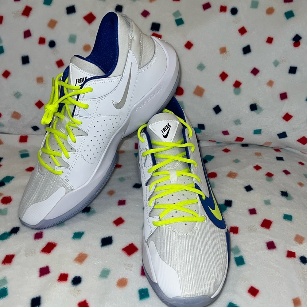 Nike basketball shoes Giannis 3
